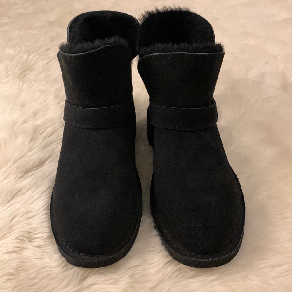 UGG Womens Zariyah Water Repellent Black Ankle Boot Size 8